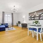 Stará škola Mariánská Albrechtice v Jizerskych horach