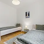Stará škola Mariánská * Albrechtice v Jizerskych horach