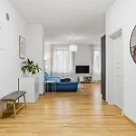 Stará škola Mariánská * Albrechtice v Jizerskych horach